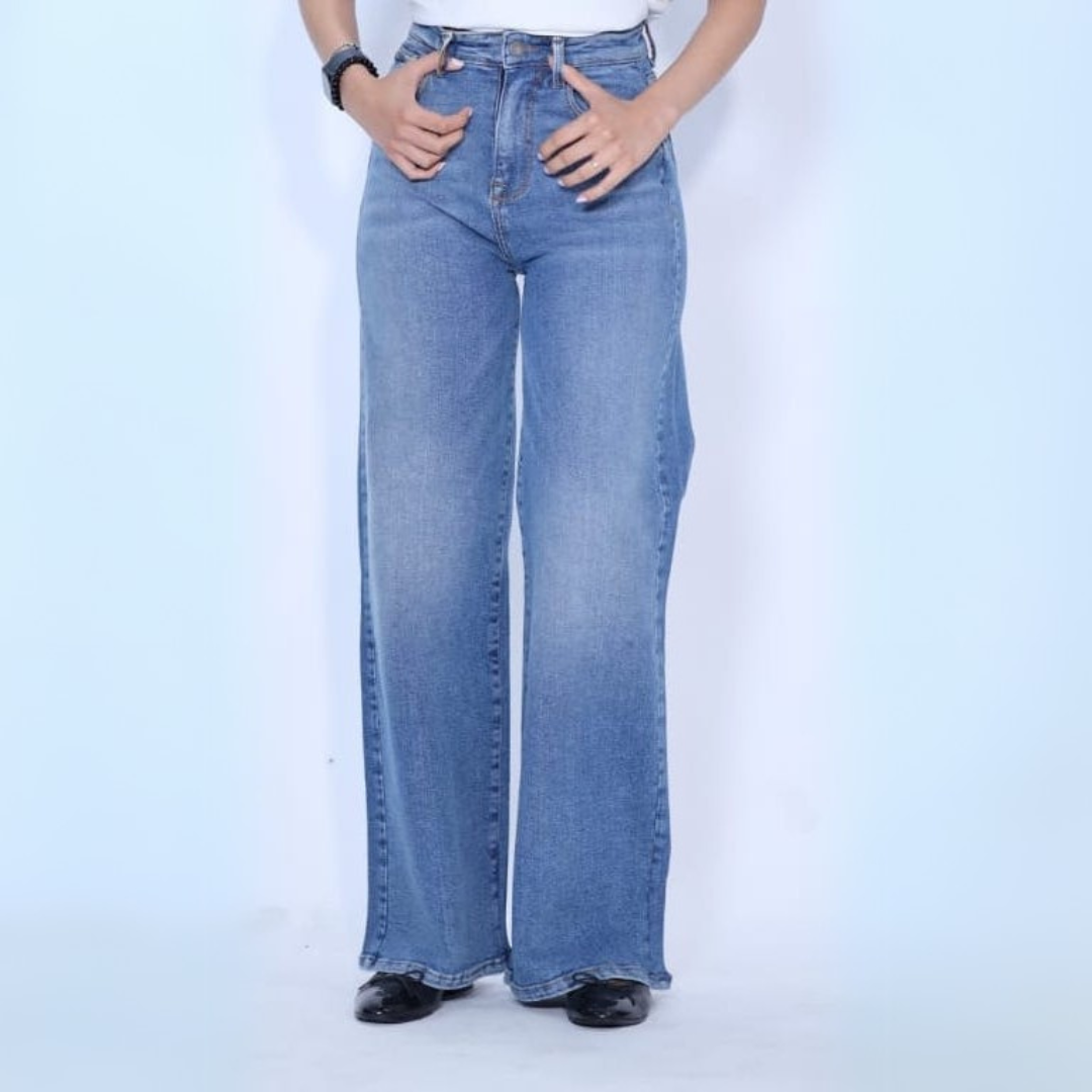 Wide Legged Jeans