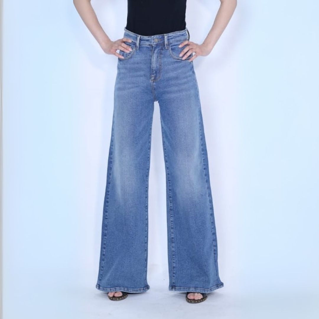 Wide Legged Jeans