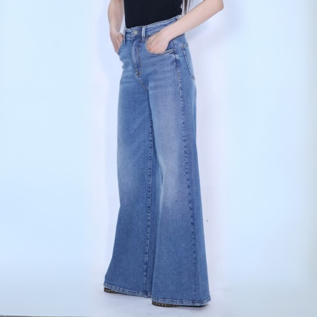 Wide Legged Jeans